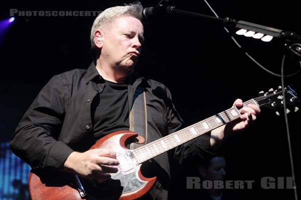 NEW ORDER - 2011-10-18 - PARIS - Le Bataclan - 